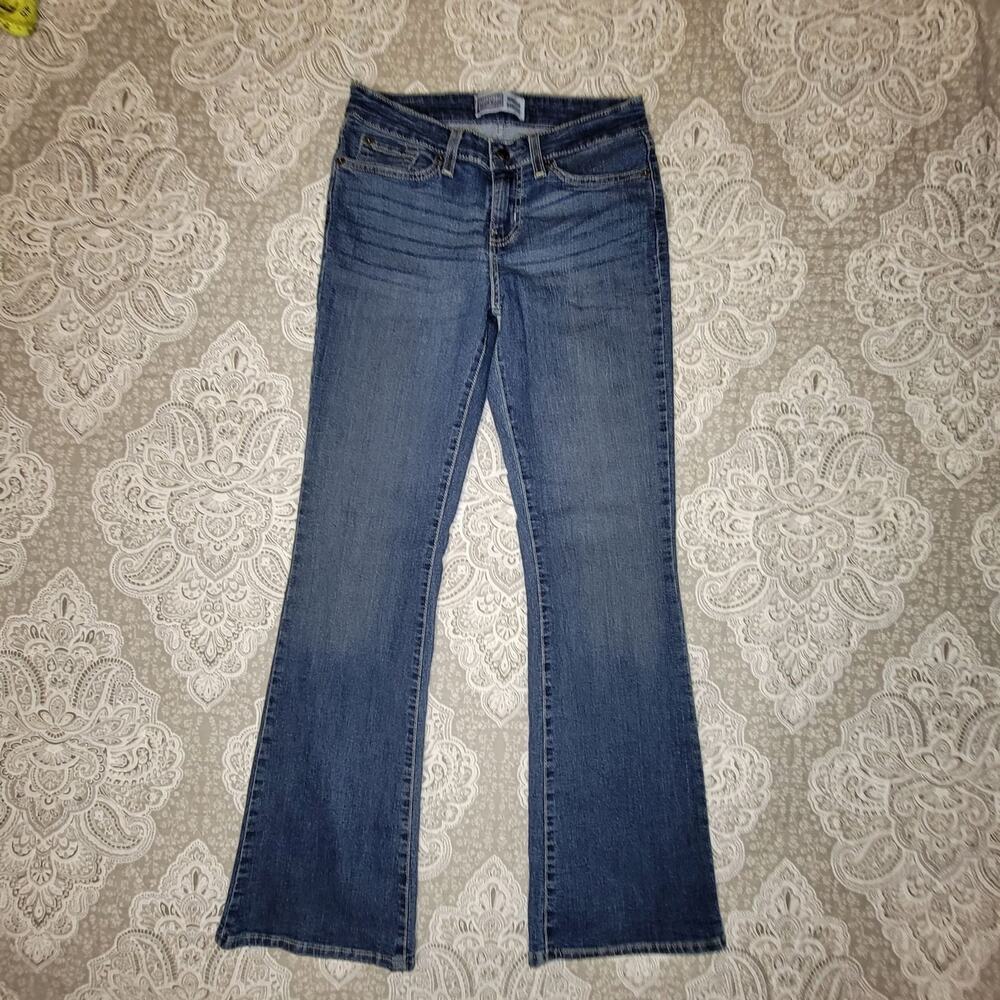 Levis signature Modern Bootcut size 6 womens jeans